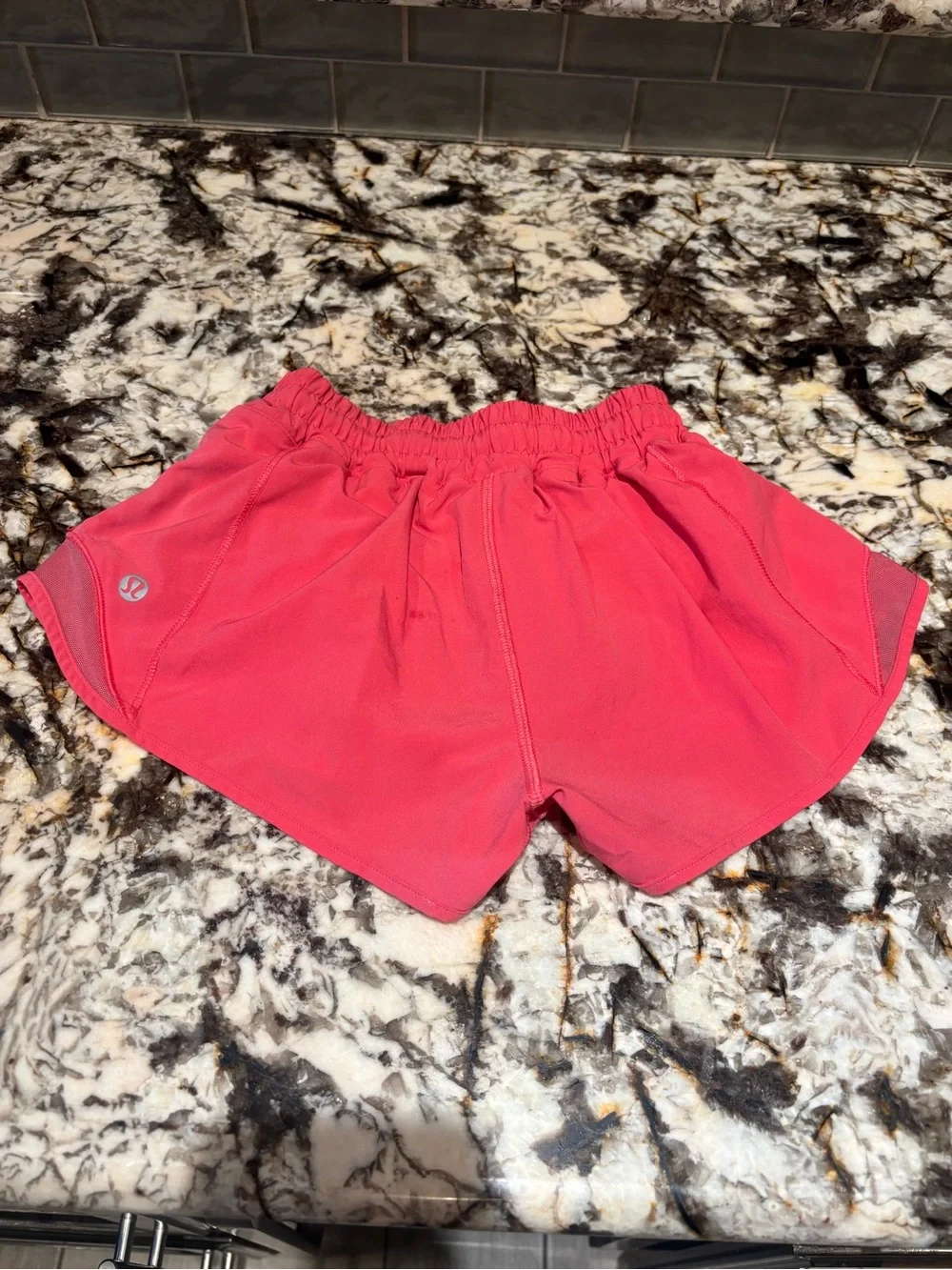 lululemon athletica hotty hot shorts 2.5